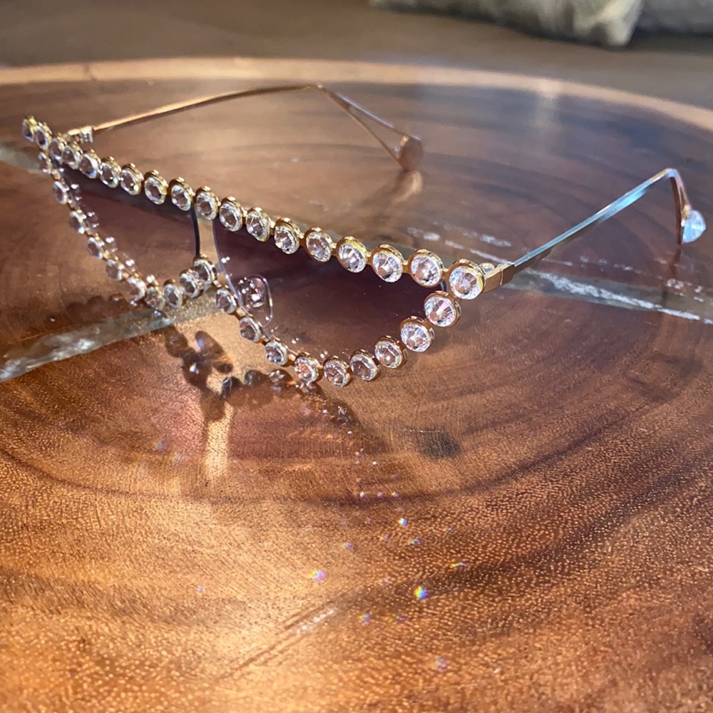 Diamond beaded fun accessory sun glasses